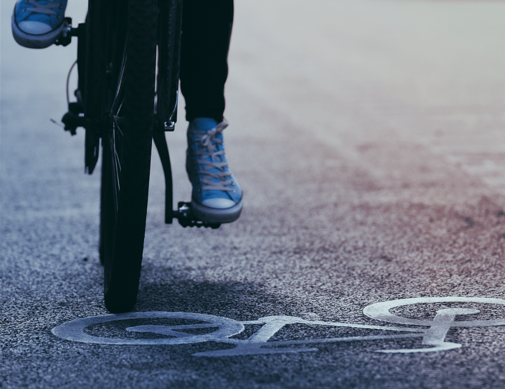 Piste cyclable avec vélo